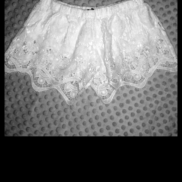 Beachstreet Lined Lace Shorts Size Large Like New - Picture 3 of 7